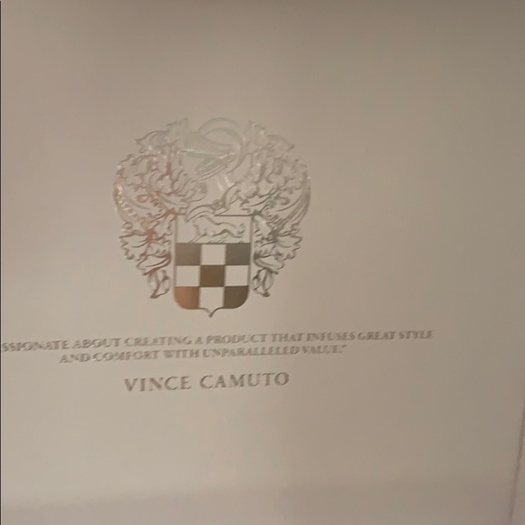 NIB Vince Camuto Size 5 wedges - Picture 1 of 9